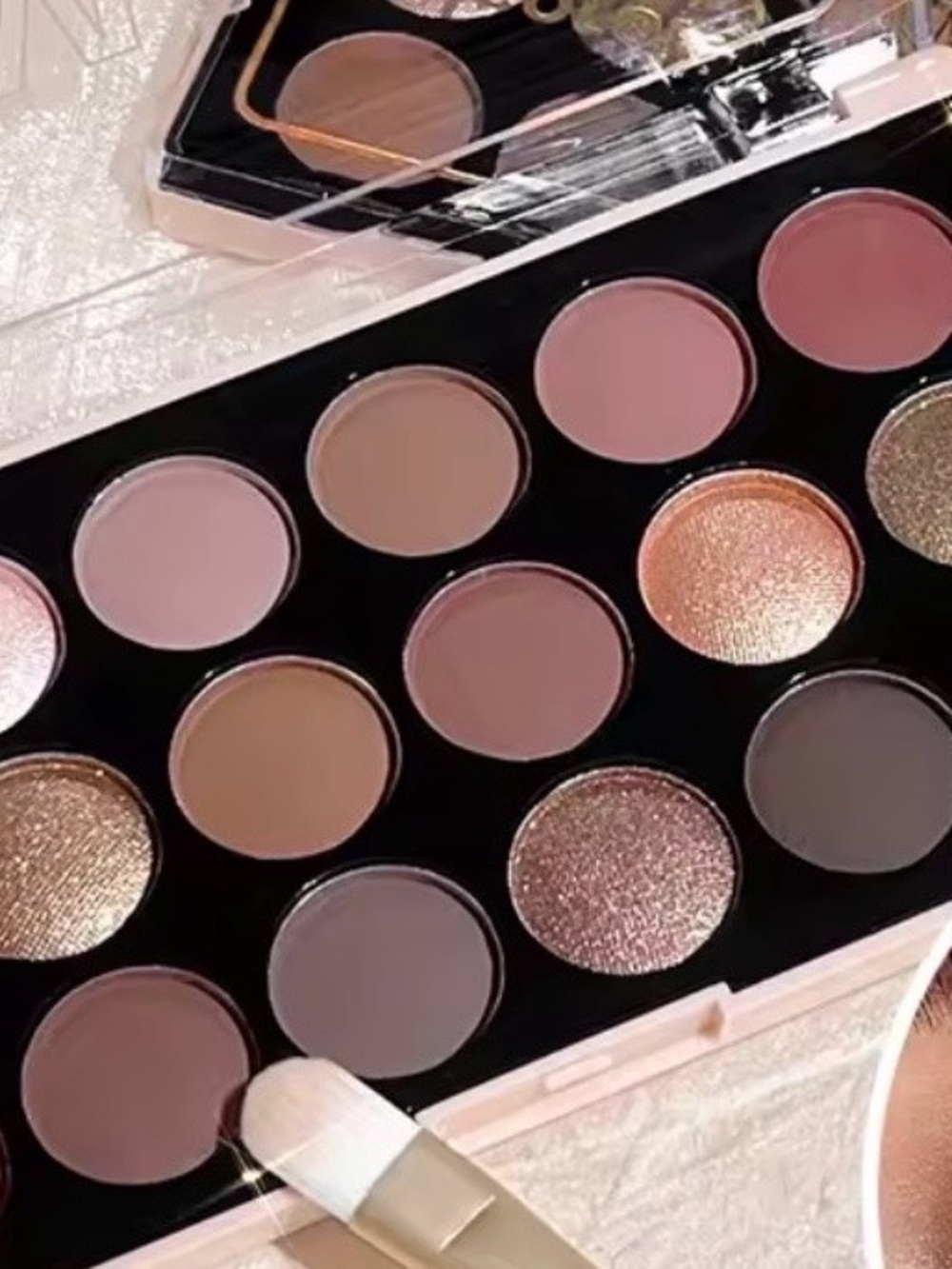 Neutral Pink Brown Black Eyeshadow Palette Professional Matte Shimmer 18 Shades